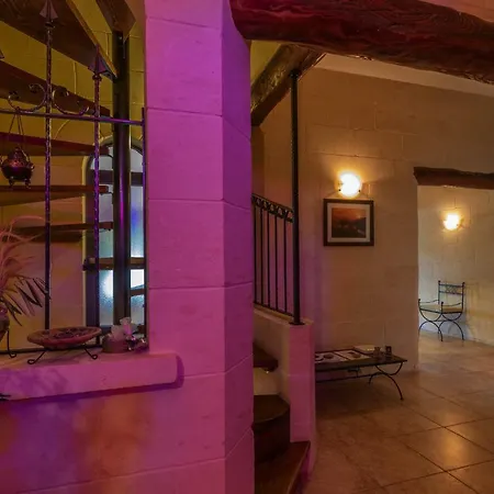 Ghajn Damma Semesterbostad *